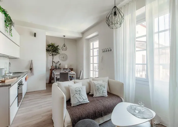 Nest & Rest - By Myhomeincomo * Como