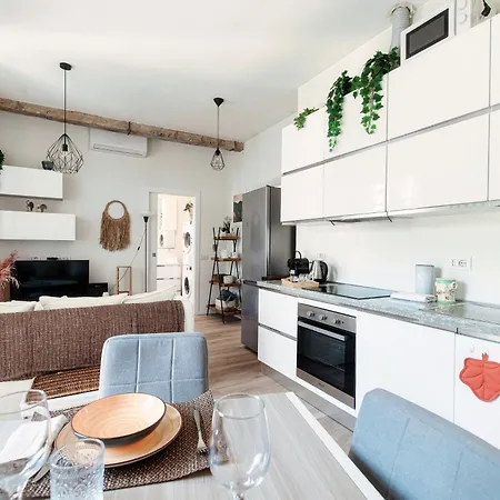 Nest & Rest - By Myhomeincomo *