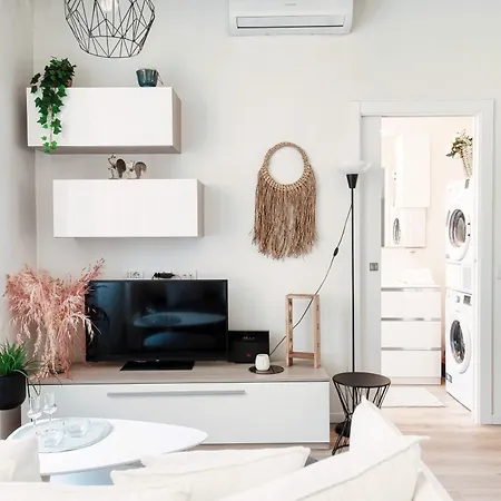 Nest & Rest - By Myhomeincomo Apartman