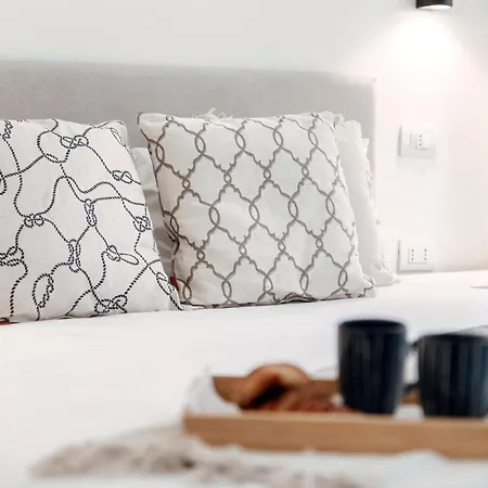 Nest & Rest - By Myhomeincomo Como