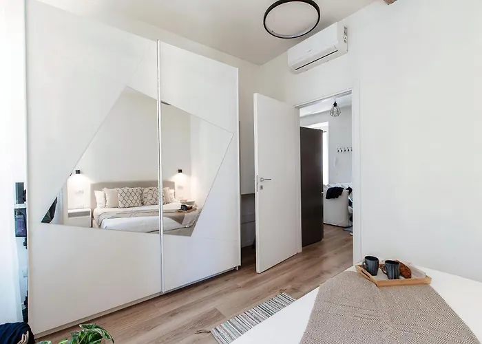 Nest & Rest - By Myhomeincomo Apartment Como