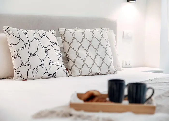 Nest & Rest - By Myhomeincomo Como