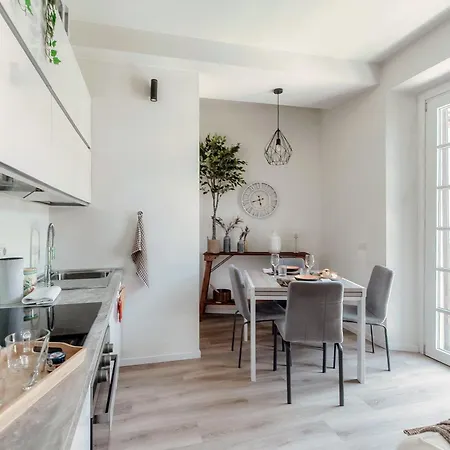 Nest & Rest - By Myhomeincomo *